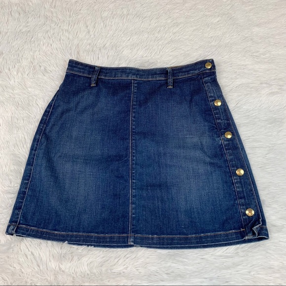 Frame Le Antibes denim a-line mini Skirt in Lucia blue with button details - Picture 2 of 10